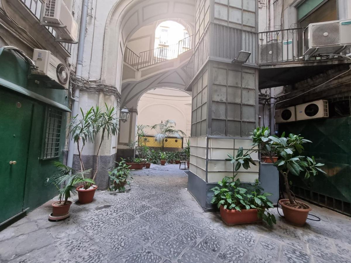 Couette-café Barbaja In Street Toledo 205 Naples
