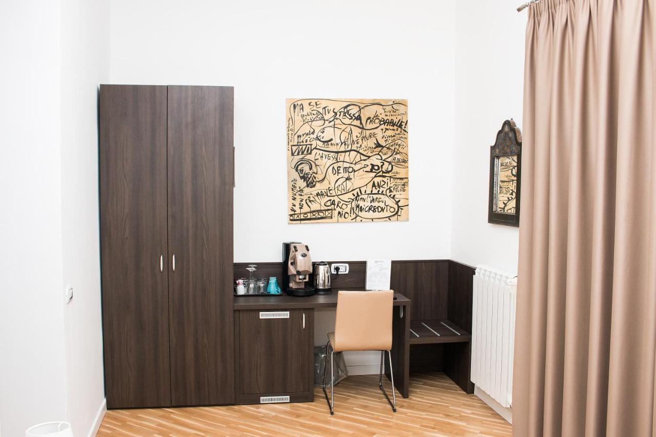 Barbaja In Street Toledo 205 Bed & Breakfast Napoli